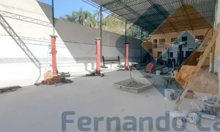 Loja comercial em Santa Rosa, Niterói-RJ: 5 salas, 5 banheiros, 500m² - Venda ou Locação!