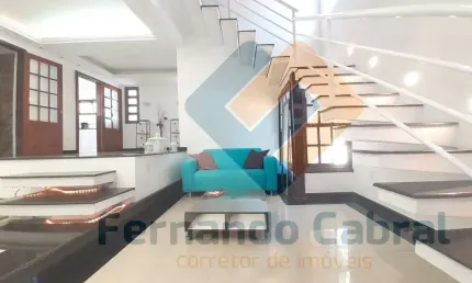 Casa à venda em Pendotiba, alto luxo com quatro quartos.