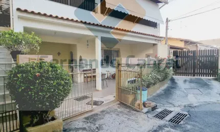 Impecável casa em condomínio à venda em Santa Rosa, Niterói-RJ  4 quartos, 3 salas, 3 banheiros, 2 vagas de garagem  123,00 m² de área