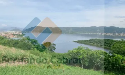 Terreno à venda em Camboinhas, Niterói-RJ: 360m² com vista panorâmica para Praia e Lagoa de Piratininga.