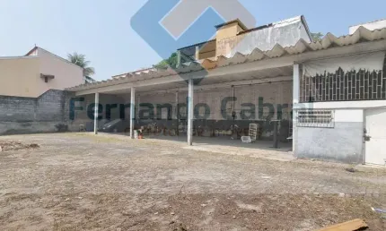 Galpão para locação em Niterói-RJ, Santa Rosa: 450m², 1 sala, 1 banheiro. Aproveite já!