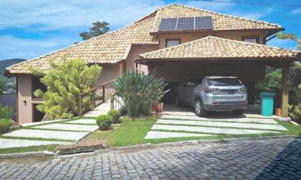 Casa de luxo em condomínio - 3 quartos, 3 suítes, 2 salas, 4 banheiros, 2 vagas - Itaipu, Niterói-RJ - 180m² de área.
