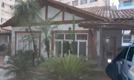 Casa de luxo em condomínio com 4 quartos e 3 suítes em Santa Rosa, Niterói-RJ: Imóvel de alto padrão com 170 m².