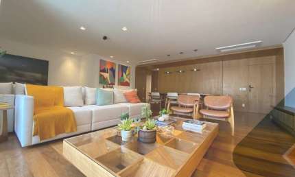Imóvel de Luxo em Icaraí: Apartamento à Venda com 4 Quartos, 3 Suítes e 230m² de Área Privativa