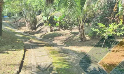Imperdível Casa de 4 Quartos em Itaipu, Niterói-RJ: 1 Suíte, 1 Sala, 2 Banheiros, 4 Vagas na Garagem e 220m² de Área!