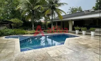 Casa com 4 suítes a venda no Condomínio Novo Leblon