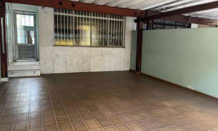 Sobrado no Bairro Valparaíso em Santo André com ótimo quintal e churrasqueira todos os cômodos amplos, oportunidade!