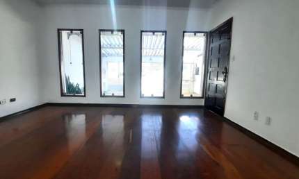 Sobrado no coração do Jardim do mar com 4 quartos e 3 vagas.