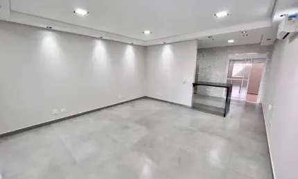 Sobrado novo no Mirandópolis com 3 quartos e 3 vagas.