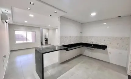 Sobrado novo de alto padrão aceita permuta até 80% do valor!! - com 03 quartos 03 vagas e terraço com hidomassagem e churrasqueira.
