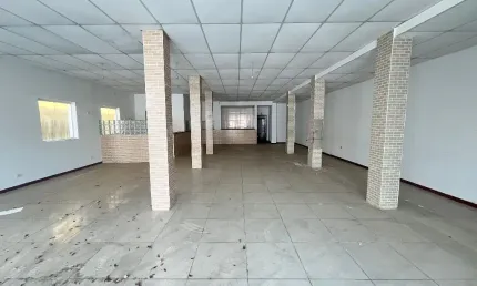 Salão Comercial com VÃO LIVRE de 200 metros com 4 vagas em Avenida Comercial exelente - Oportunidade e Exclusividade!