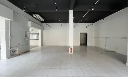 Excelente Salão Comercial de Esquina no Jardim do Mar - Próxima Av. Kennedy.