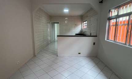 Casa com 110 metros com 2 quartos e 2 banheiros - com 3º comodo opcional amplo.