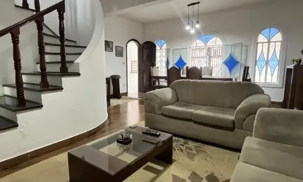 Linda casa com 3 vagas e 3 quartos aceita permuta apartamento de menor valor! Oportunidade!