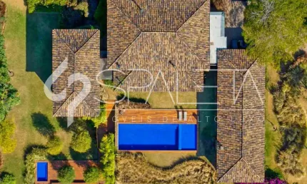 Fazenda da Grama - Conforto em harmonia com a natureza: Uma casa de fazenda na Praia da Grama
