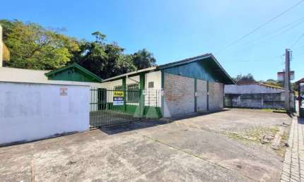 Casa comercial para alugar, 120.00 m2 por R$3900.00  - Gloria - Joinville/SC