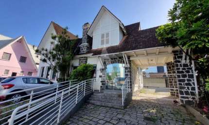 Casa comercial para alugar, 200.00 m2 por R$6600.00  - Centro - Joinville/SC