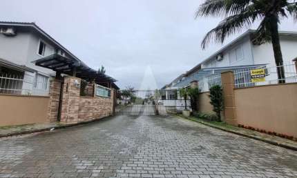 Casa residencial com 3 quartos  para alugar, 104.00 m2 por R$4500.00  - Bom Retiro - Joinville/SC