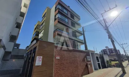 Apartamento com 3 quartos  para alugar, 86.77 m2 por R$2450.00  - Saguacu - Joinville/SC