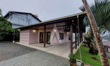 Casa residencial com 3 quartos  para alugar, 165.00 m2 por R$4300.00  - Nova Brasilia - Joinville/SC