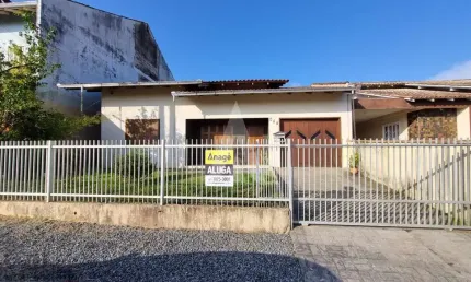 Casa residencial com 2 quartos  para alugar, 126.00 m2 por R$2190.00  - Nova Brasilia - Joinville/SC