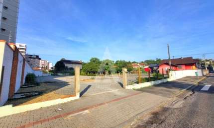 Terreno para alugar, 993.00 m2 por R$4900.00  - America - Joinville/SC