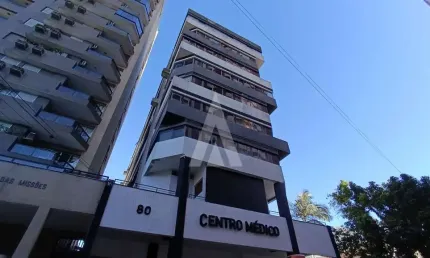 Sala para alugar, 48.36 m2 por R$980.00  - Centro - Joinville/SC