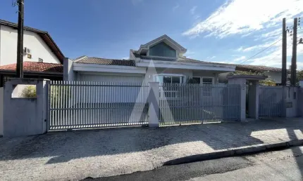 Casa residencial com 3 quartos  para alugar, 175.85 m2 por R$7200.00  - Saguacu - Joinville/SC