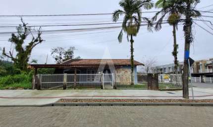 Casa residencial com 3 quartos  para alugar, 120.00 m2 por R$2900.00  - Vila Nova - Joinville/SC
