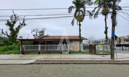 Casa residencial com 3 quartos  para alugar, 120.00 m2 por R$2900.00  - Vila Nova - Joinville/SC
