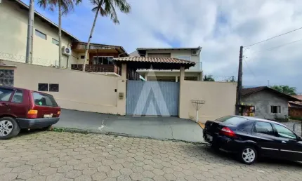 Casa residencial com 3 quartos  para alugar, 168.00 m2 por R$2500.00  - Itinga - Araquari/SC