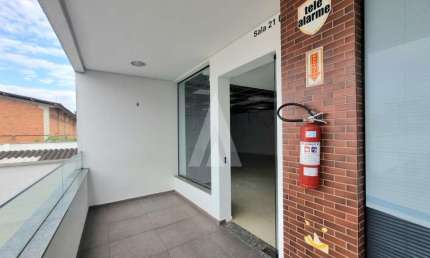 Sala para alugar, 107.46 m2 por R$3800.00  - America - Joinville/SC