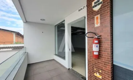 Sala para alugar, 107.46 m2 por r$3800.00  - america - joinville/sc
