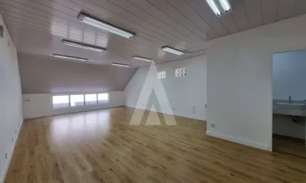 Sala para alugar, 48.00 m2 por R$2390.00  - Atiradores - Joinville/SC