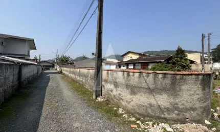 Terreno para alugar, 630.00 m2 por R$1500.00  - Iririu - Joinville/SC