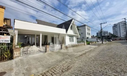 Casa comercial para alugar, 361.50 m2 por R$12000.00  - Anita Garibaldi - Joinville/SC