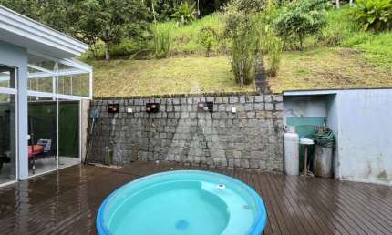 Casa residencial com 3 quartos  para alugar, 190.63 m2 por R$7200.00  - Bom Retiro - Joinville/SC
