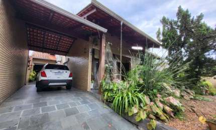 Casa residencial com 3 quartos  para alugar, 186.19 m2 por R$5400.00  - Floresta - Joinville/SC
