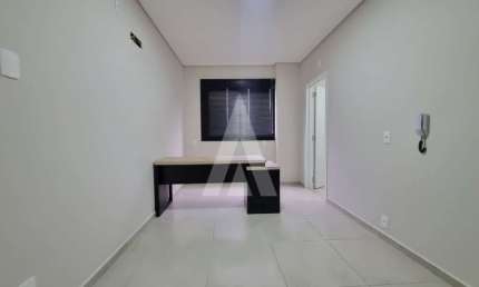 Sala para alugar, 32.58 m2 por R$1800.00  - Bucarein - Joinville/SC