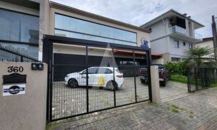Apartamento com 2 quartos  para alugar, 197.05 m2 por R$3100.00  - Jardim Sofia - Joinville/SC