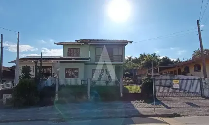 Casa residencial com 3 quartos  para alugar, 231.25 m2 por r$3200.00  - gloria - joinville/sc