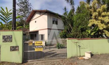 Casa residencial com 3 quartos  para alugar, 130.00 m2 por R$1950.00  - Anita Garibaldi - Joinville/SC