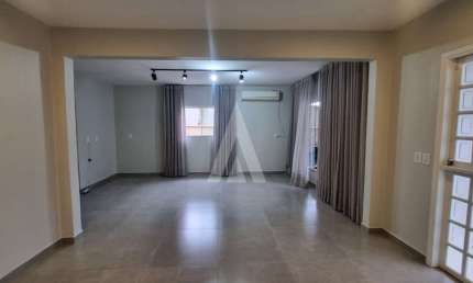 Casa residencial com 3 quartos  para alugar, 288.75 m2 por R$3900.00  - Vila Nova - Joinville/SC