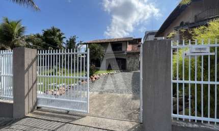 Casa residencial com 2 quartos  para alugar, 125.20 m2 por R$2800.00  - Nova Brasilia - Joinville/SC