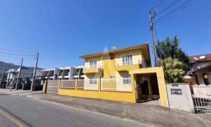 Apartamento com 2 quartos  para alugar, 65.00 m2 por R$1400.00  - Bom Retiro - Joinville/SC