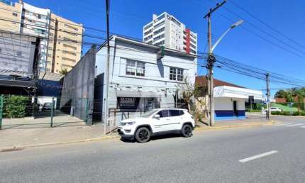 Casa residencial com 2 quartos  para alugar, 87.00 m2 por R$1890.00  - Centro - Joinville/SC