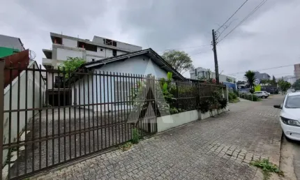 Casa comercial com 1 quarto  para alugar, 140.00 m2 por R$4700.00  - America - Joinville/SC