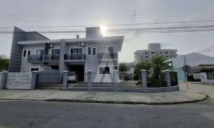 Casa residencial com 3 quartos  para alugar, 103.66 m2 por R$3000.00  - Iririu - Joinville/SC