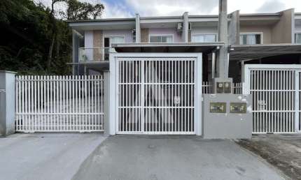 Casa residencial com 2 quartos  para alugar, 66.01 m2 por R$2800.00  - Costa E Silva - Joinville/SC