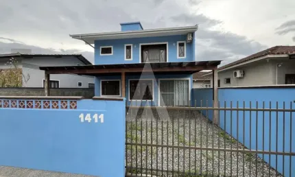 Casa residencial com 3 quartos  para alugar, 156.60 m2 por r$2700.00  - jardim iririu - joinville/sc